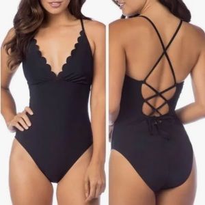 La Blanca Petal Pusher black one-piece